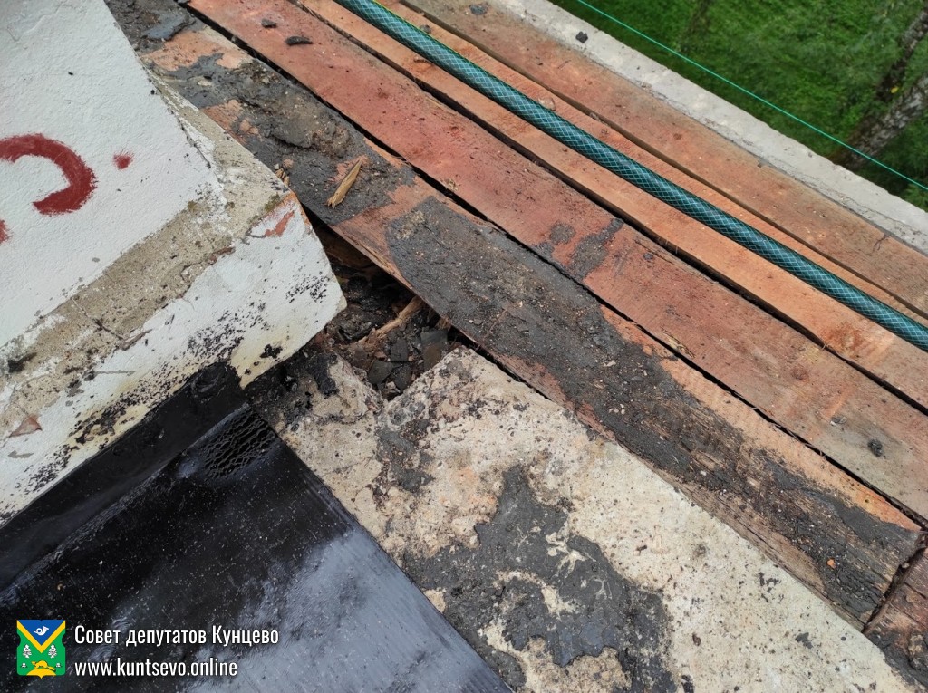 Провели проверку работ по капитальному ремонту на Новорублевской 13 3