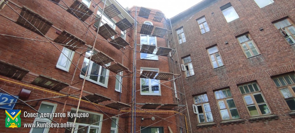 На Василия Ботылёва 21 открыты работы по ремонту крыши 4