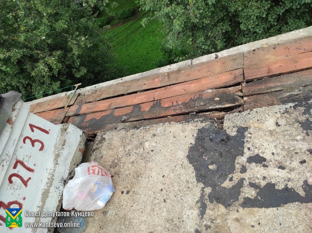 Провели проверку работ по капитальному ремонту на Новорублевской 13 9