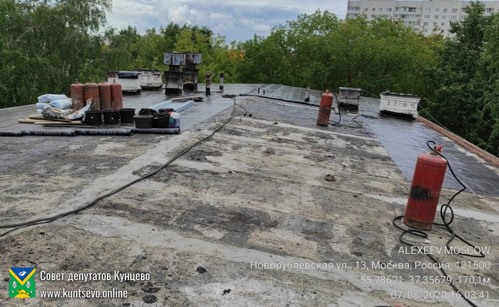 Провели проверку работ по капитальному ремонту на Новорублевской 13 0