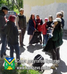 Сегодня прошел воскресник по уборке лесного массива в 7 квартале.