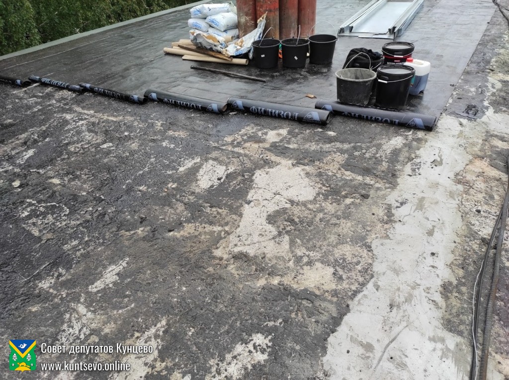 Провели проверку работ по капитальному ремонту на Новорублевской 13 1