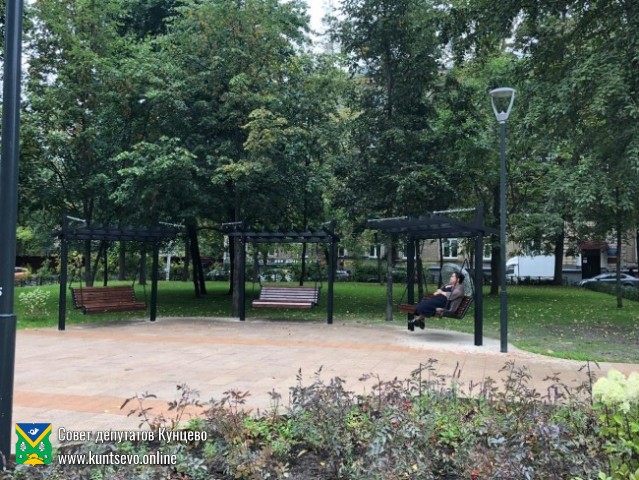 Работы по благоустройству сквера на Молодогвардейской улице закончены 0